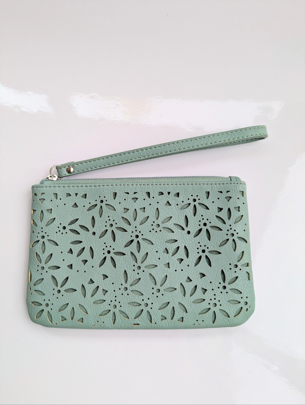 Mia & Luca Women’s Floral Laser-Cut Wristlet Aqua Wallet Purse Make-up Bag Boho